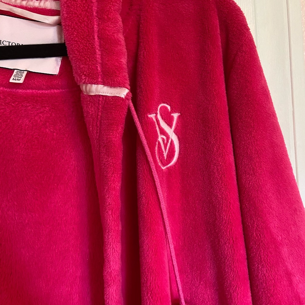Victoria Secret Pink Fuzzy Robe - Picture 7 of 7